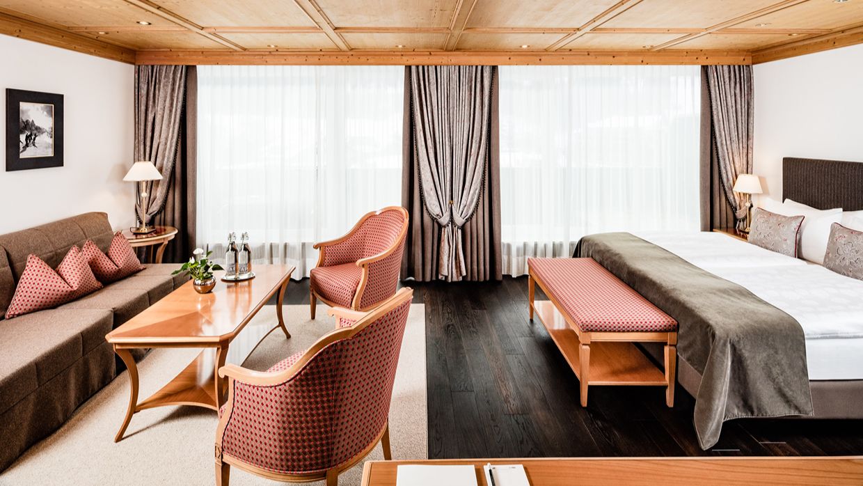 Luxury-Ski-Hotel-Alpemroyal-OSC-Bedroom (9).jpg