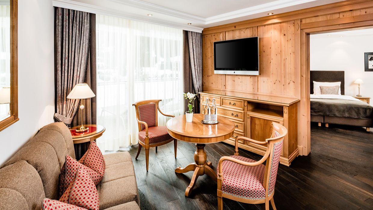 Luxury-Ski-Hotel-Alpemroyal-OSC-Bedroom (11).jpg