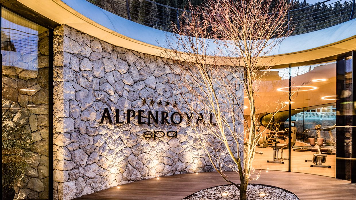 Luxury-Ski-Hotel-Alpenroyal-OSC Outdoor-Spa (13).jpg
