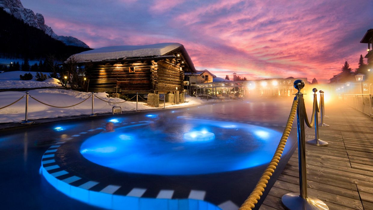 Luxury-Ski-Hotel-Alpenroyal-OSC Outdoor-Spa (1).jpg