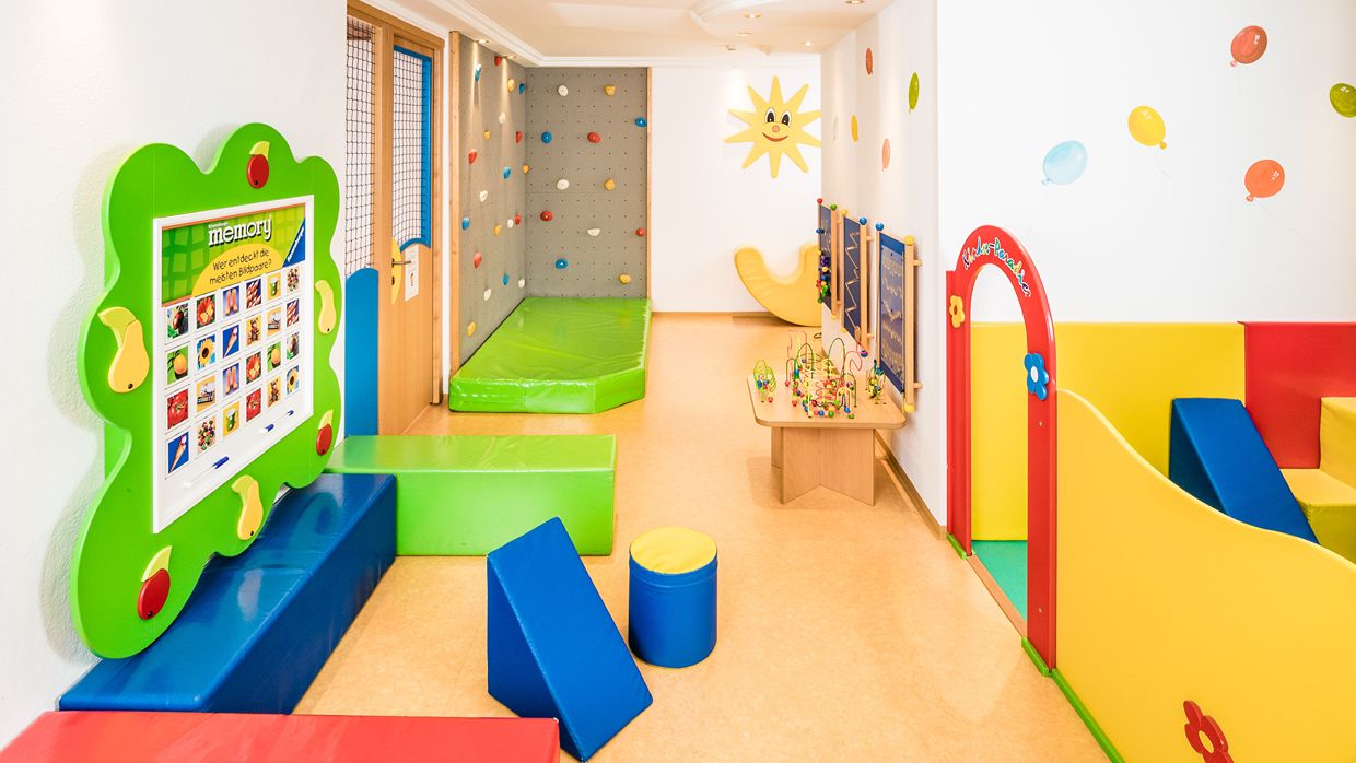 Luxury-Ski-Hotel-Alpenroyal-OSC-Childrens-Club (1).jpg