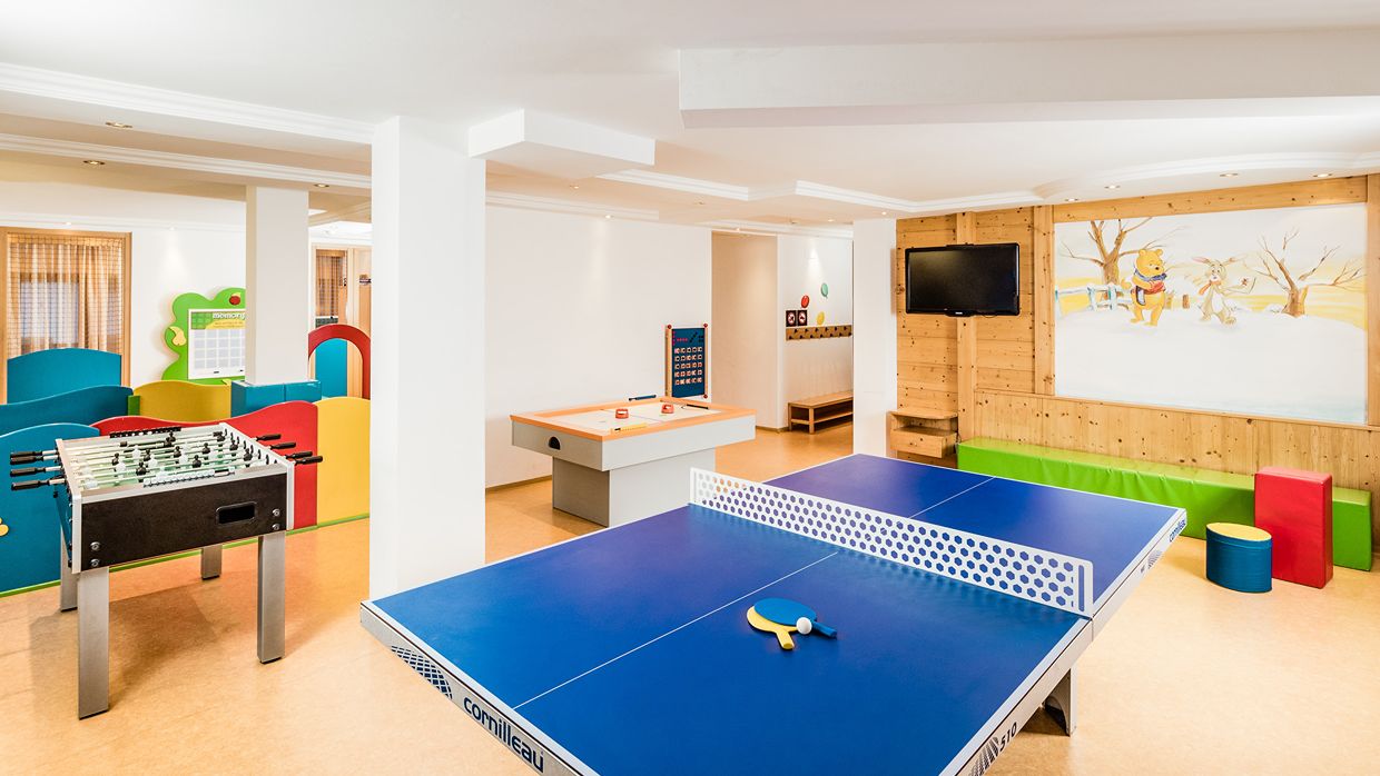 Luxury-Ski-Hotel-Alpenroyal-OSC-Childrens-Club (2).jpg
