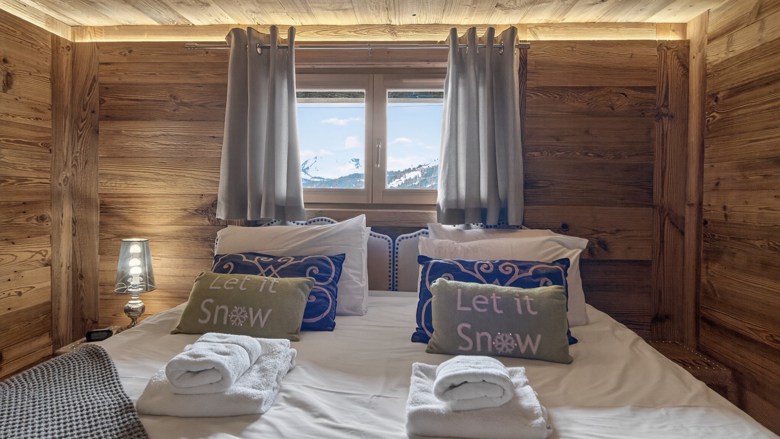 Luxury-ski-chalet-Les Gets-Bedroom-4-Chalet Louis-Oxford-Ski.jpg