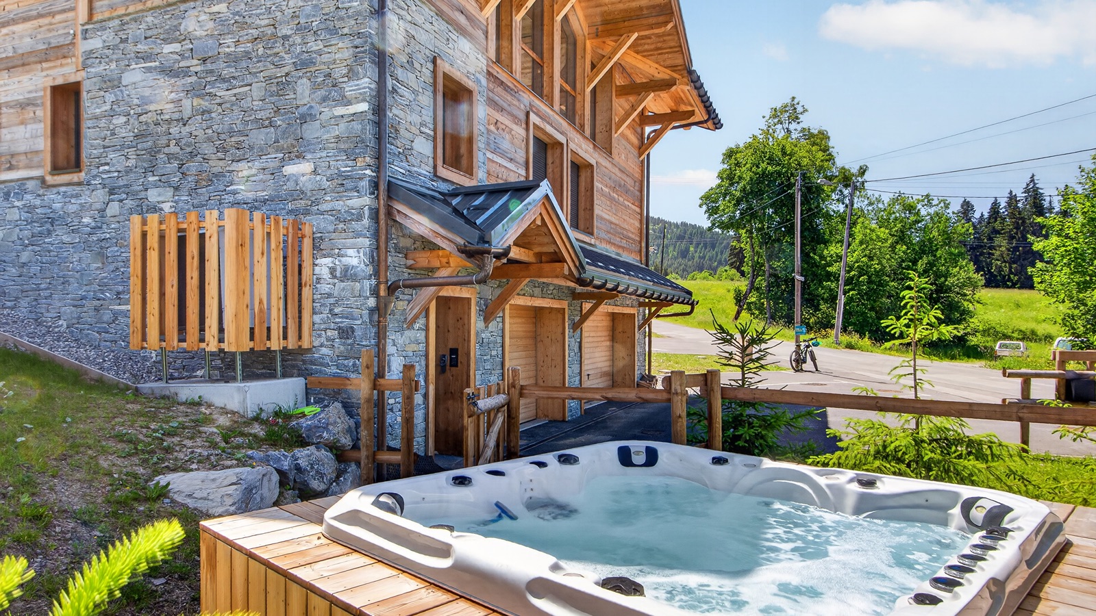 Luxury-ski-chalet-Les Gets-Chalet-Le-Grizzly-Oxford-Ski-Exterior.jpg