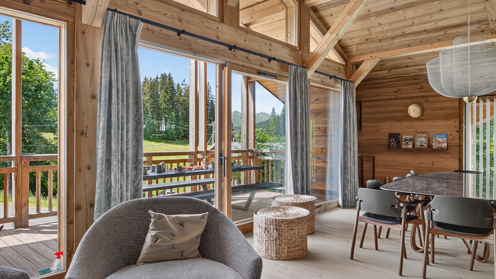 Luxury-ski-chalet-Les Gets-Chalet-Le-Grizzly-Oxford-Ski-Exterior2.jpg