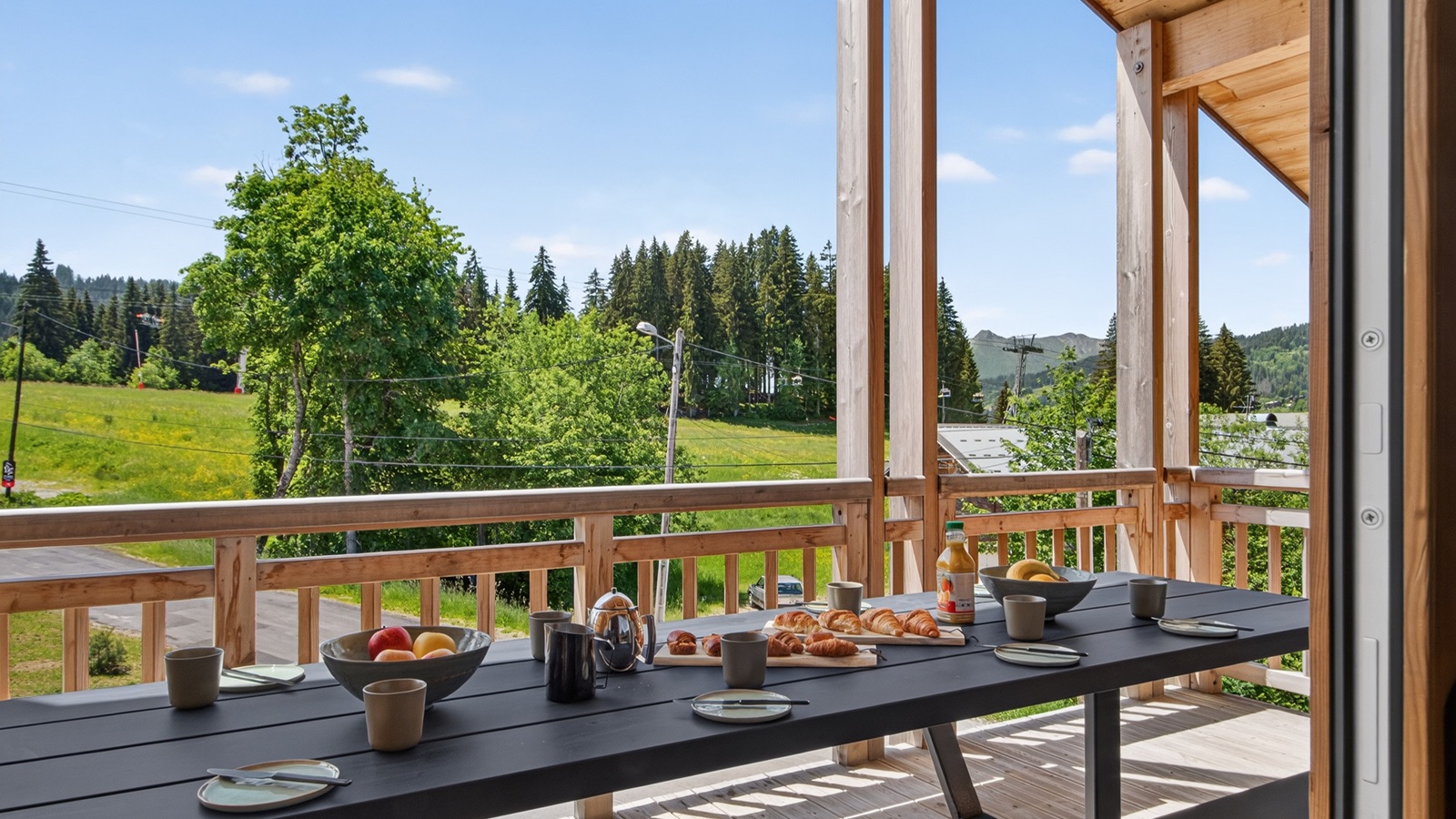 Luxury-ski-chalet-Les Gets-Chalet-Le-Grizzly-Oxford-Ski-Exterior3.jpg