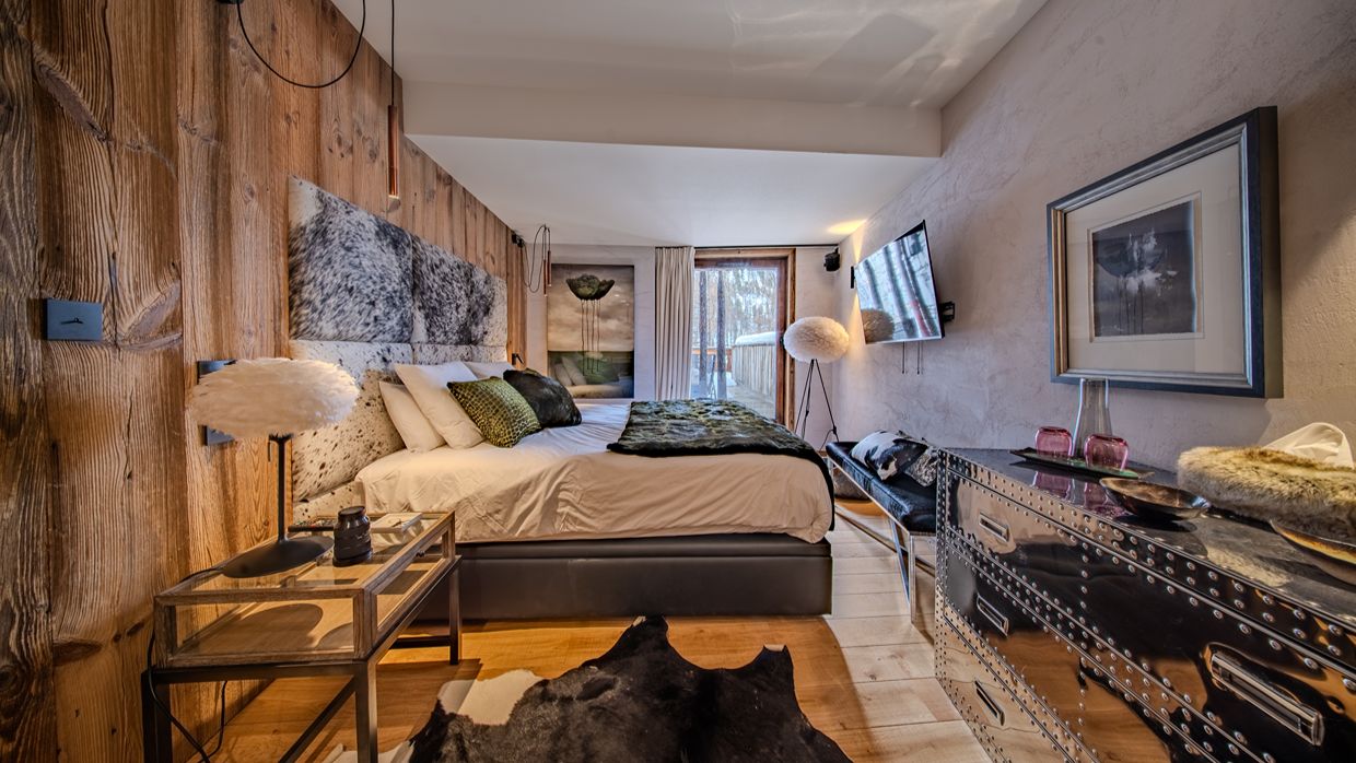Luxury-Ski-Chalet-Vald'Isere-ChaletOrca-OSC- Bedroom (2).jpg