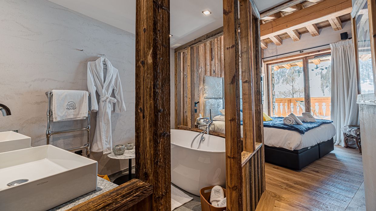 Luxury-Ski-Chalet-Vald'Isere-ChaletOrca-OSC- Bedroom (6).jpg