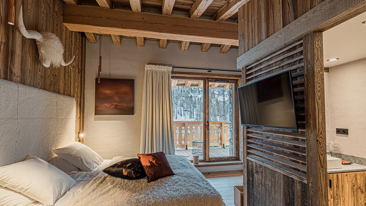 Luxury-Ski-Chalet-Vald'Isere-ChaletOrca-OSC- Bedroom (3).jpg