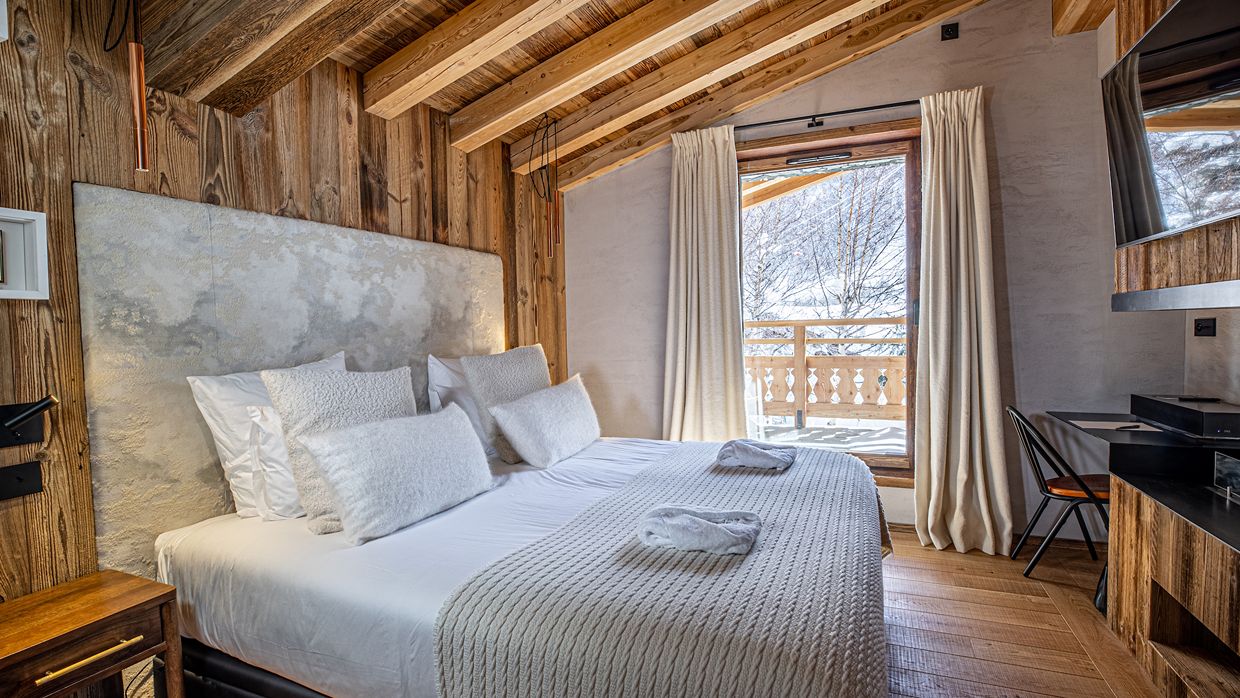 Luxury-Ski-Chalet-Orso-OSC- Bedroom (3).jpg
