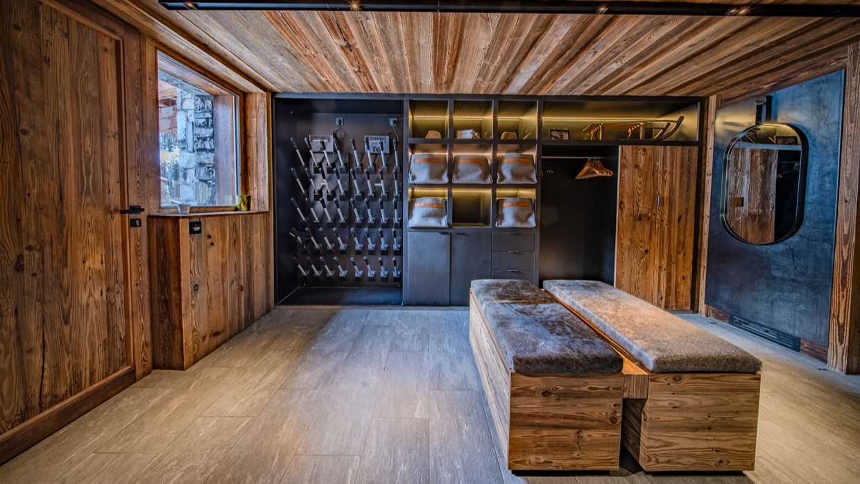 Luxury-Ski-Chalet-Orso-OSC-Ski room.jpg