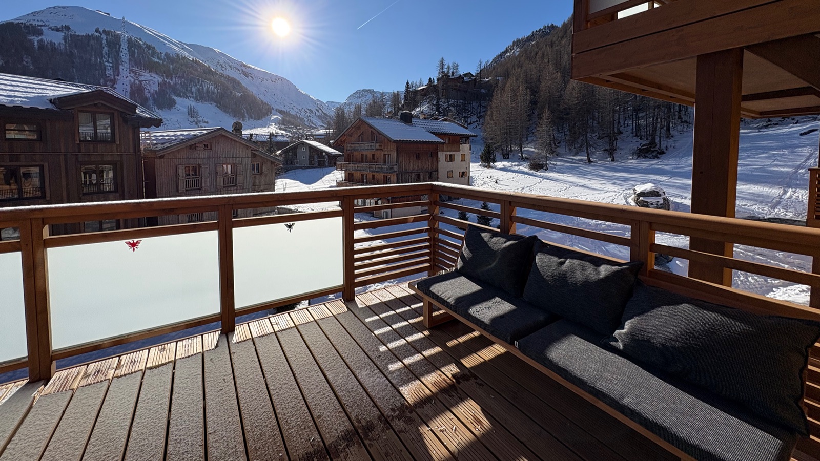 Luxury-Ski-Resort-Val-d-Isere-Ecrin-Apartment-A302-Oxford-Ski-balcony.jpg