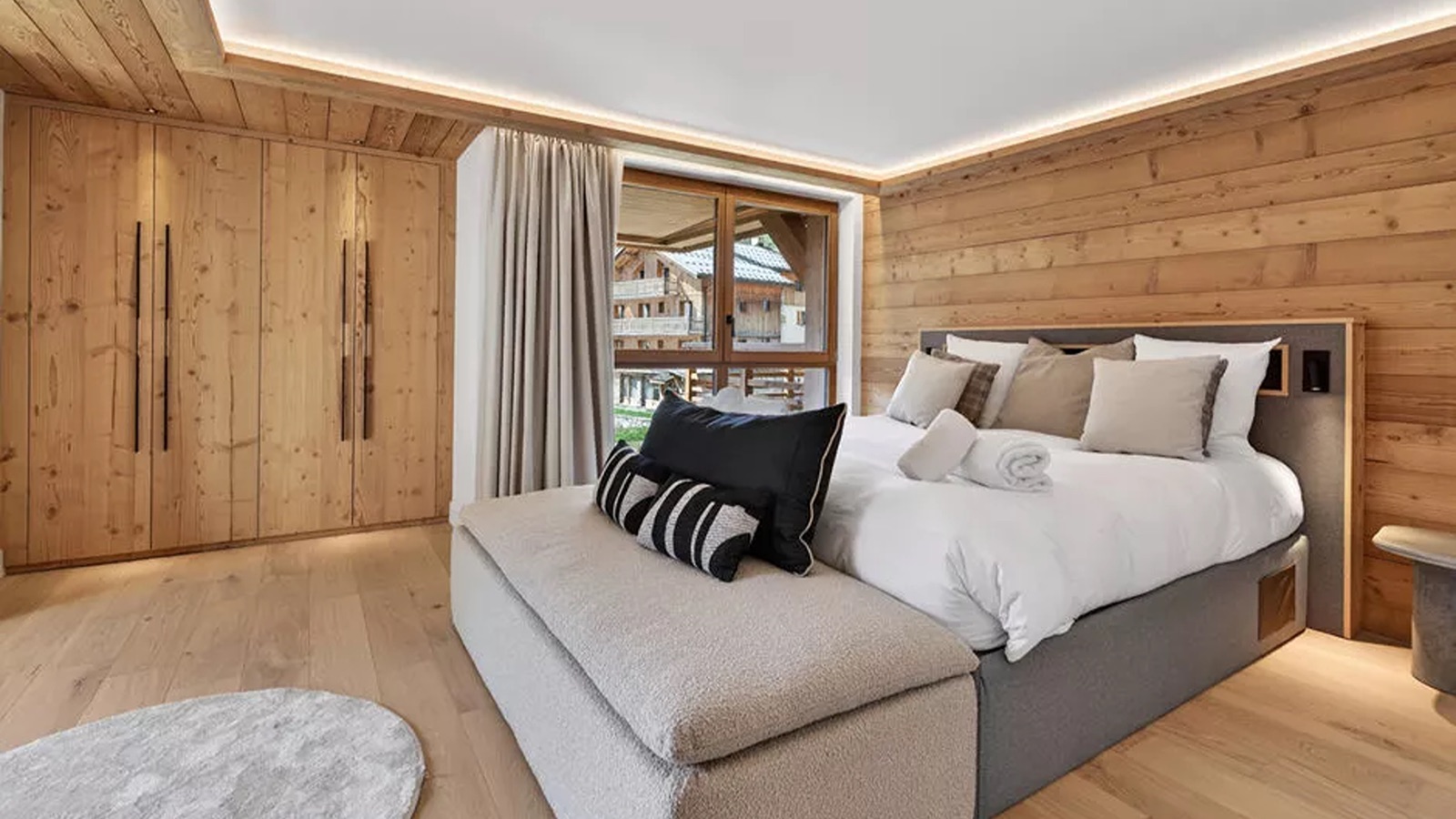 Luxury-Ski-Resort-Val-d-Isere-Ecrin-Apartment-A302-Oxford-Ski-bedroom2.jpeg