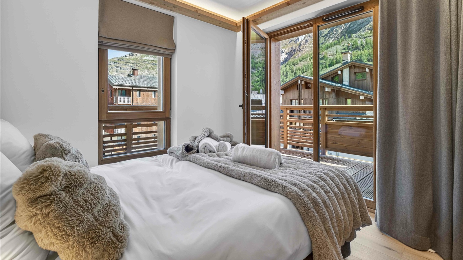 Luxury-Ski-Resort-Val-d-Isere-Ecrin-Apartment-A302-Oxford-Ski-bedroom6.jpg