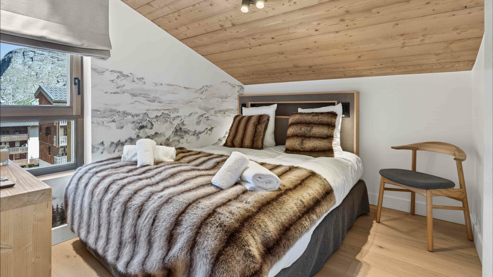 Luxury-Ski-Resort-Val-d-Isere-Ecrin-Apartment-A302-Oxford-Ski-bedroom7.jpg