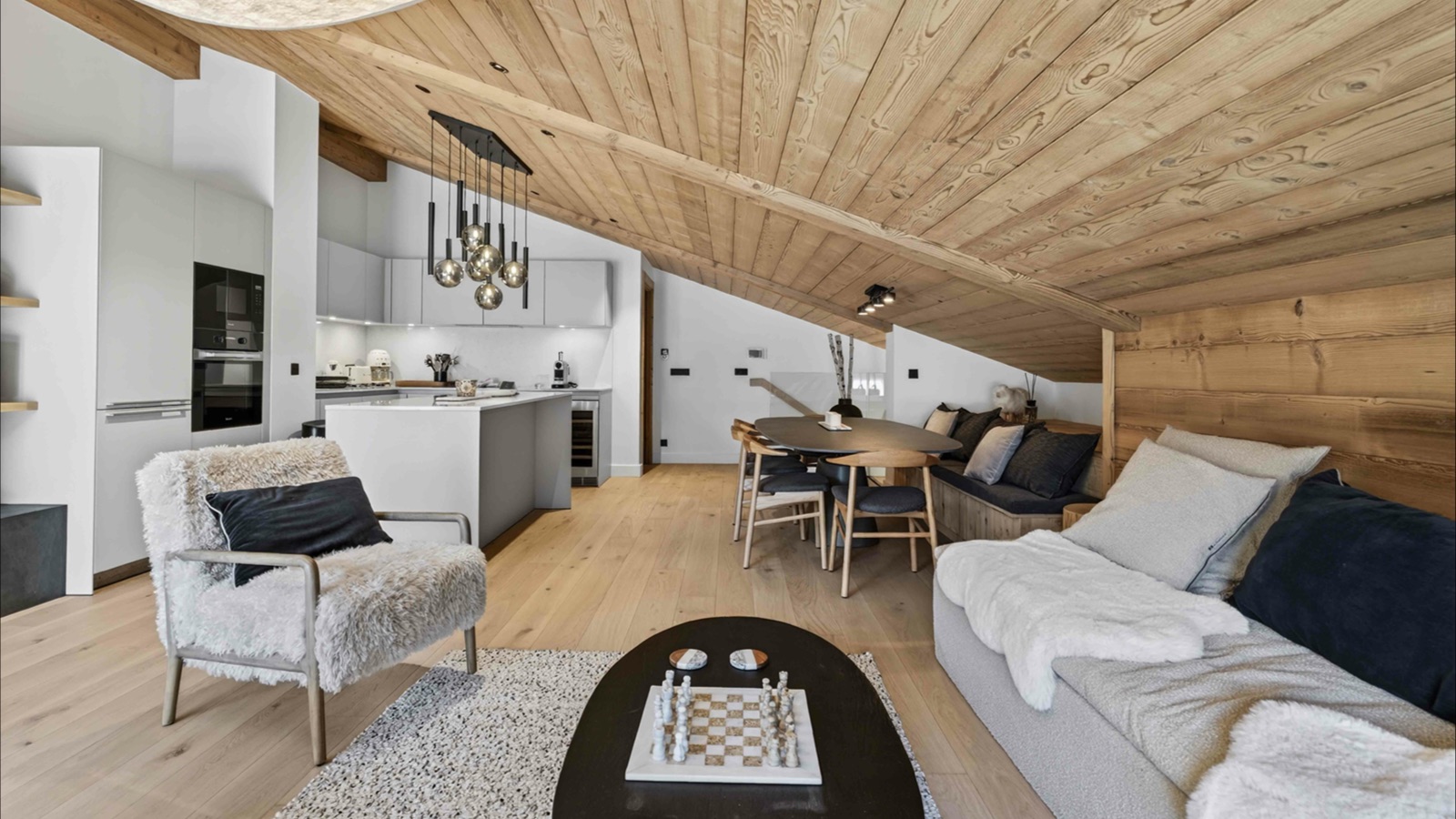 Luxury-Ski-Resort-Val-d-Isere-Ecrin-Apartment-A302-Oxford-Ski-lounge8.jpg