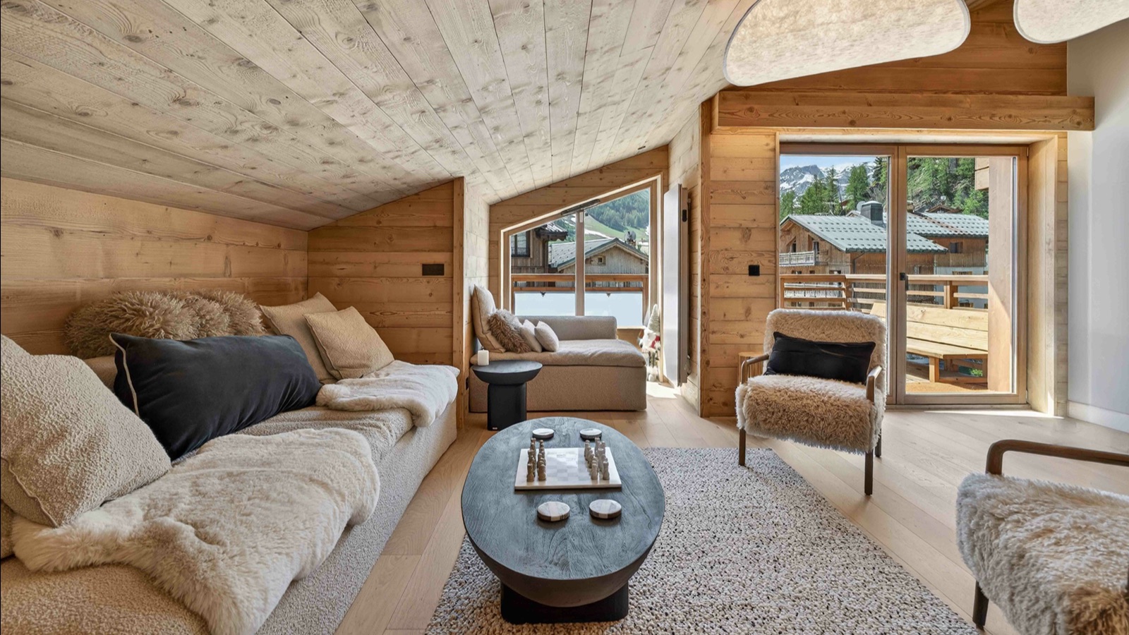 Luxury-Ski-Resort-Val-d-Isere-Ecrin-Apartment-A302-Oxford-Ski-lounge3.jpg