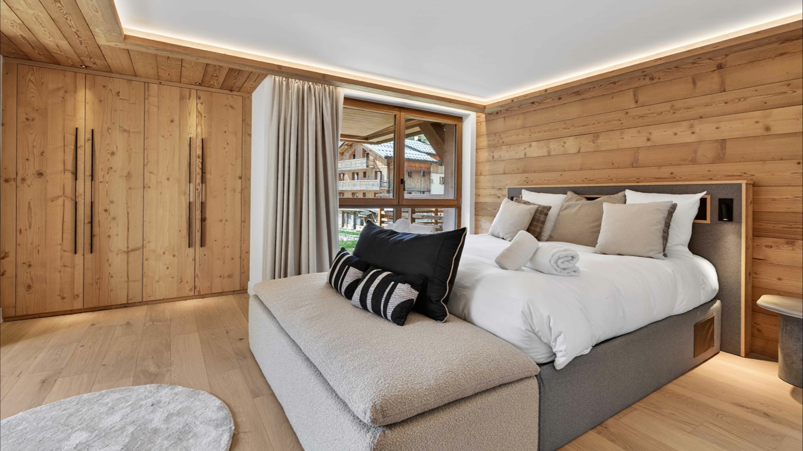 Luxury-Ski-Resort-Val-d-Isere-Ecrin-Apartment-A302-Oxford-Ski-bedroom12.jpg