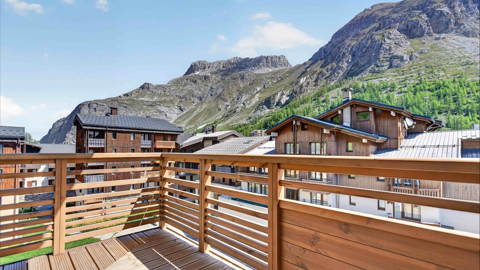 Luxury-Ski-Resort-Val-d-Isere-Ecrin-Apartment-A302-Oxford-Ski-balcony2.jpg