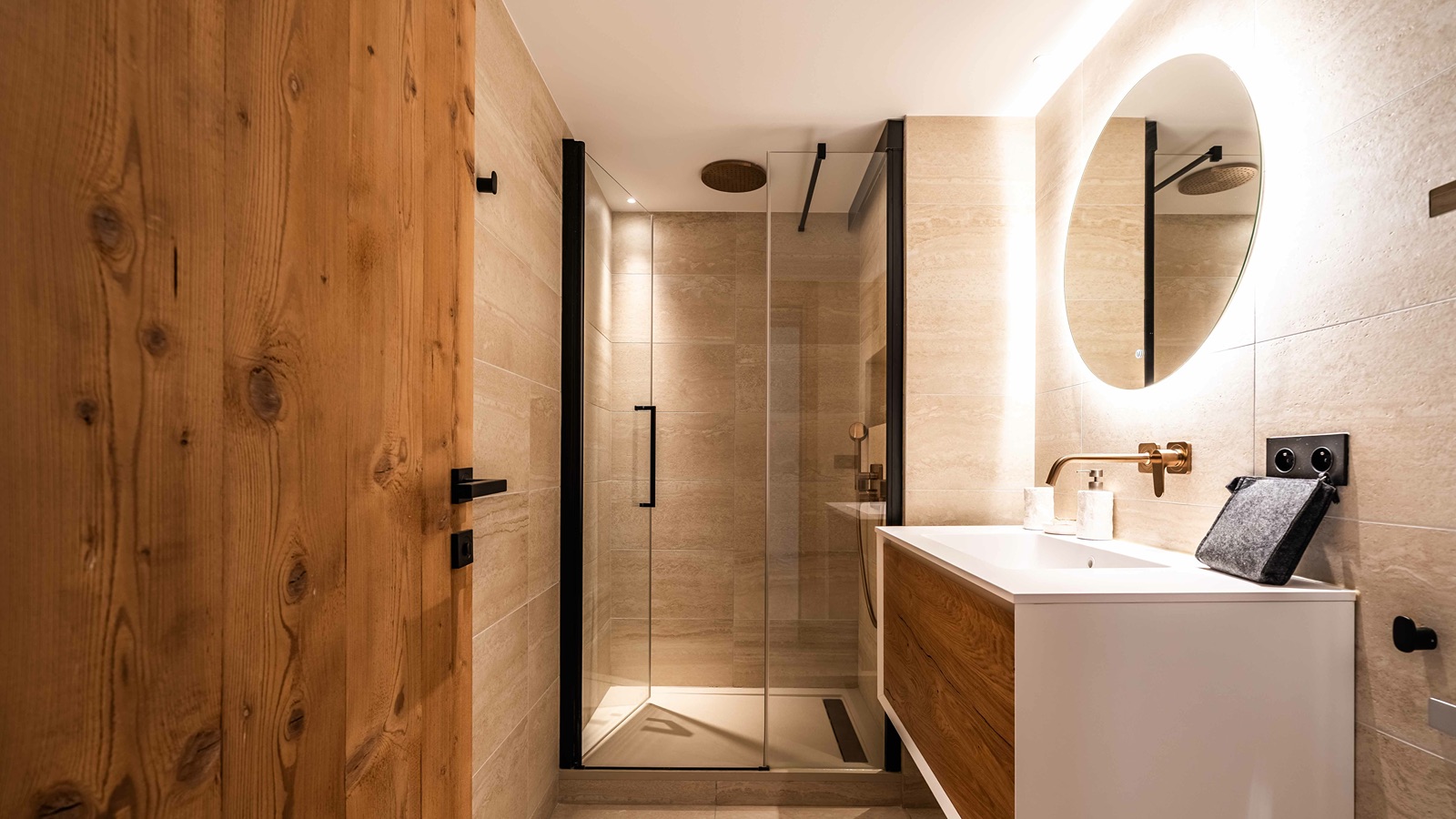 Luxury-Ski-Resort-Val-d-Isere-Ecrin-Apartment-A302-Oxford-Ski-bathroom2.jpg