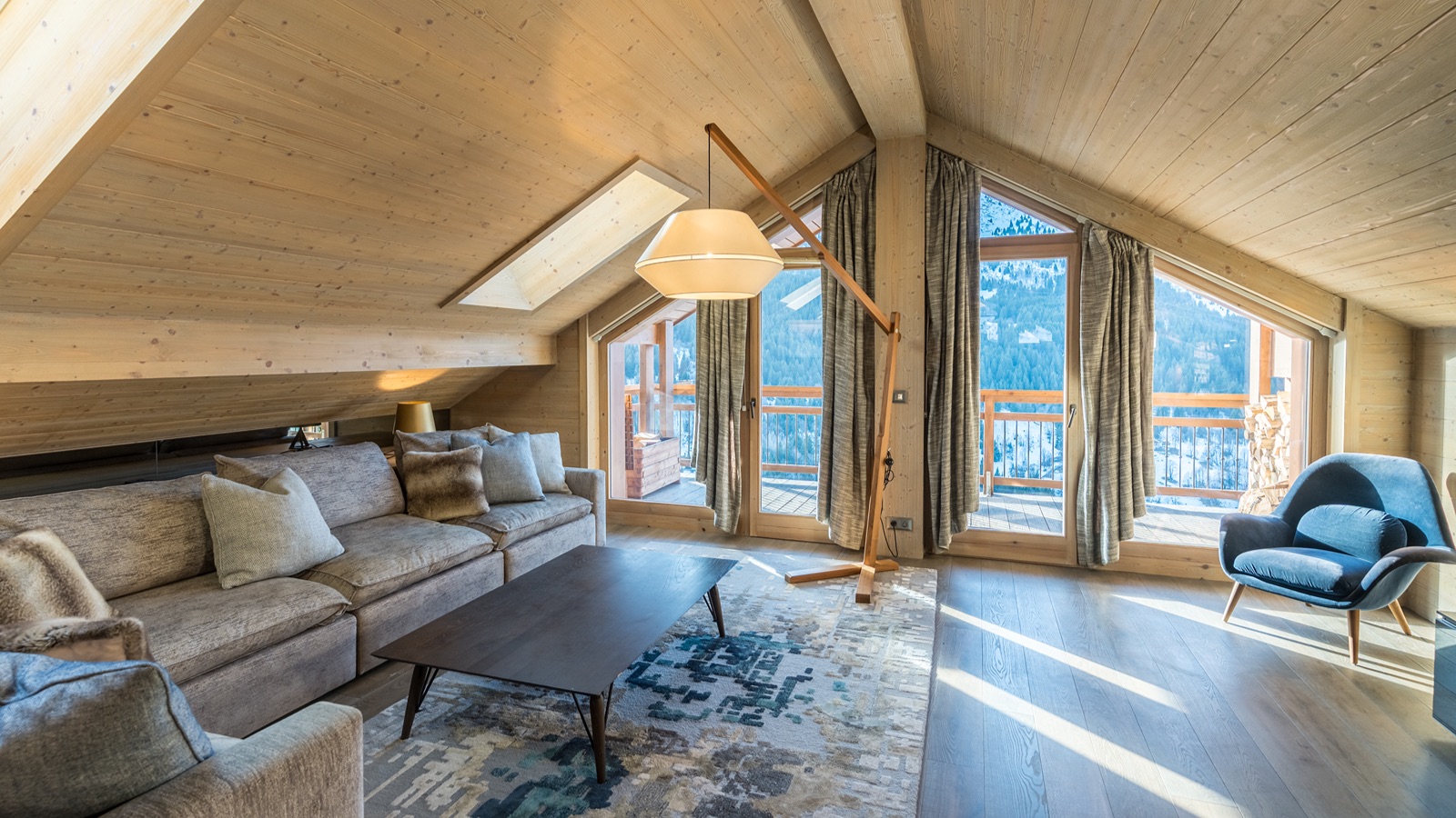 Luxury-Ski-Resort-Meribel-Chalet-Tueda-Oxford-Ski-Lounge2.jpg