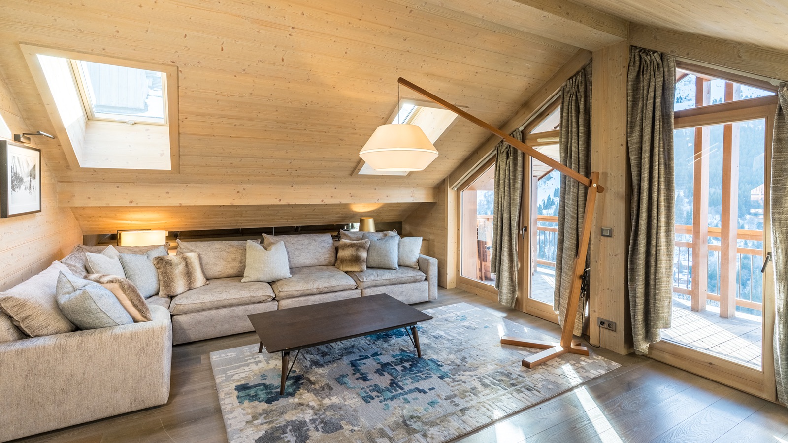 Luxury-Ski-Resort-Meribel-Chalet-Tueda-Oxford-Ski-Lounge3.jpg