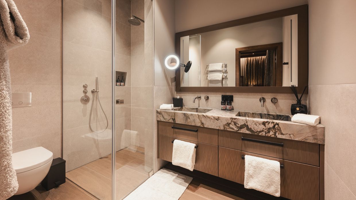 Luxury-Ski-Chalet-Lech-Steinlodge-OSC-Bathroom.jpg