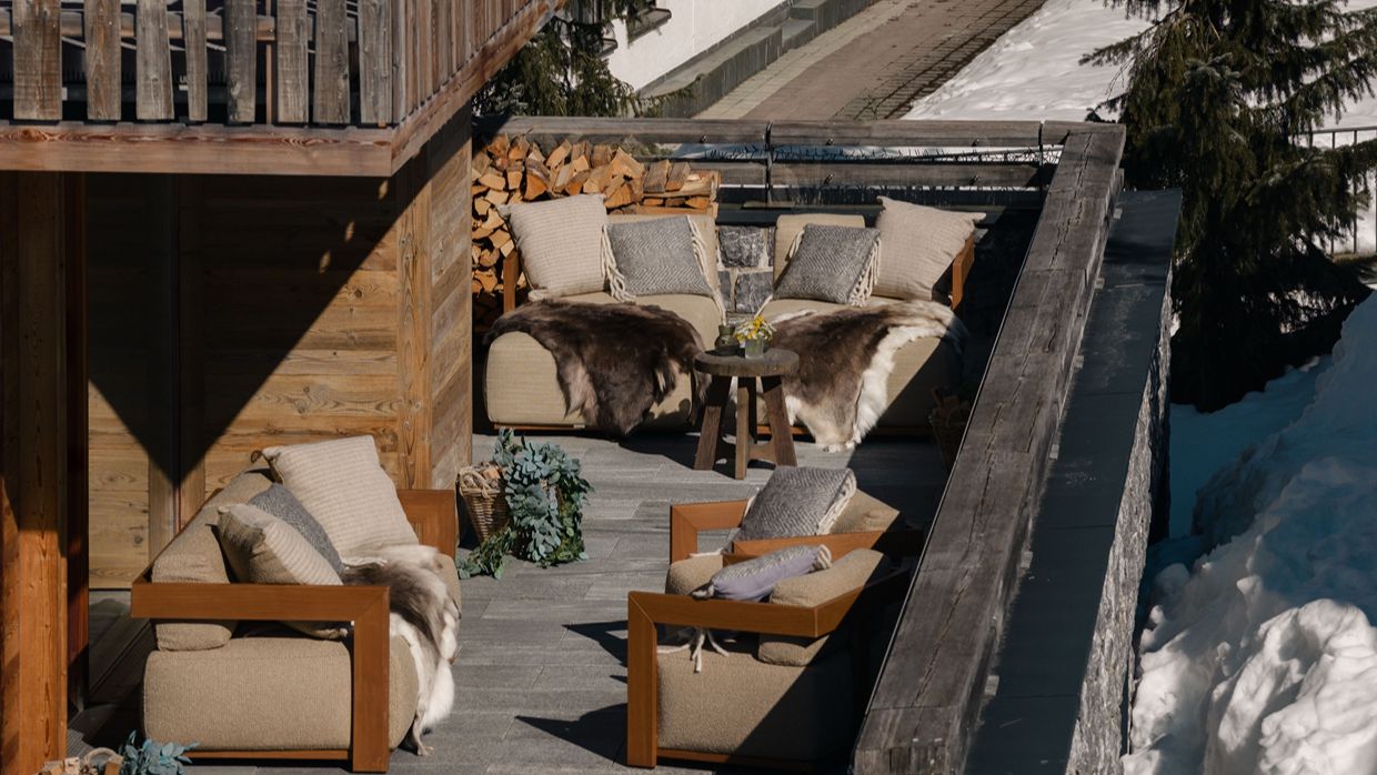Luxury-Ski-Chalet-Lech-Steinlodge-OSC-Drone shot lounge corner.jpg