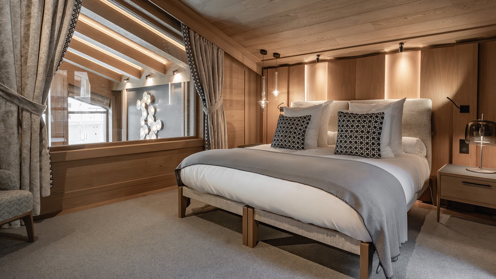 Luxury-Ski-Resort-Val-D-Isere-Chalet-Le-Pistini-Oxford-Ski-bedroom2.jpg