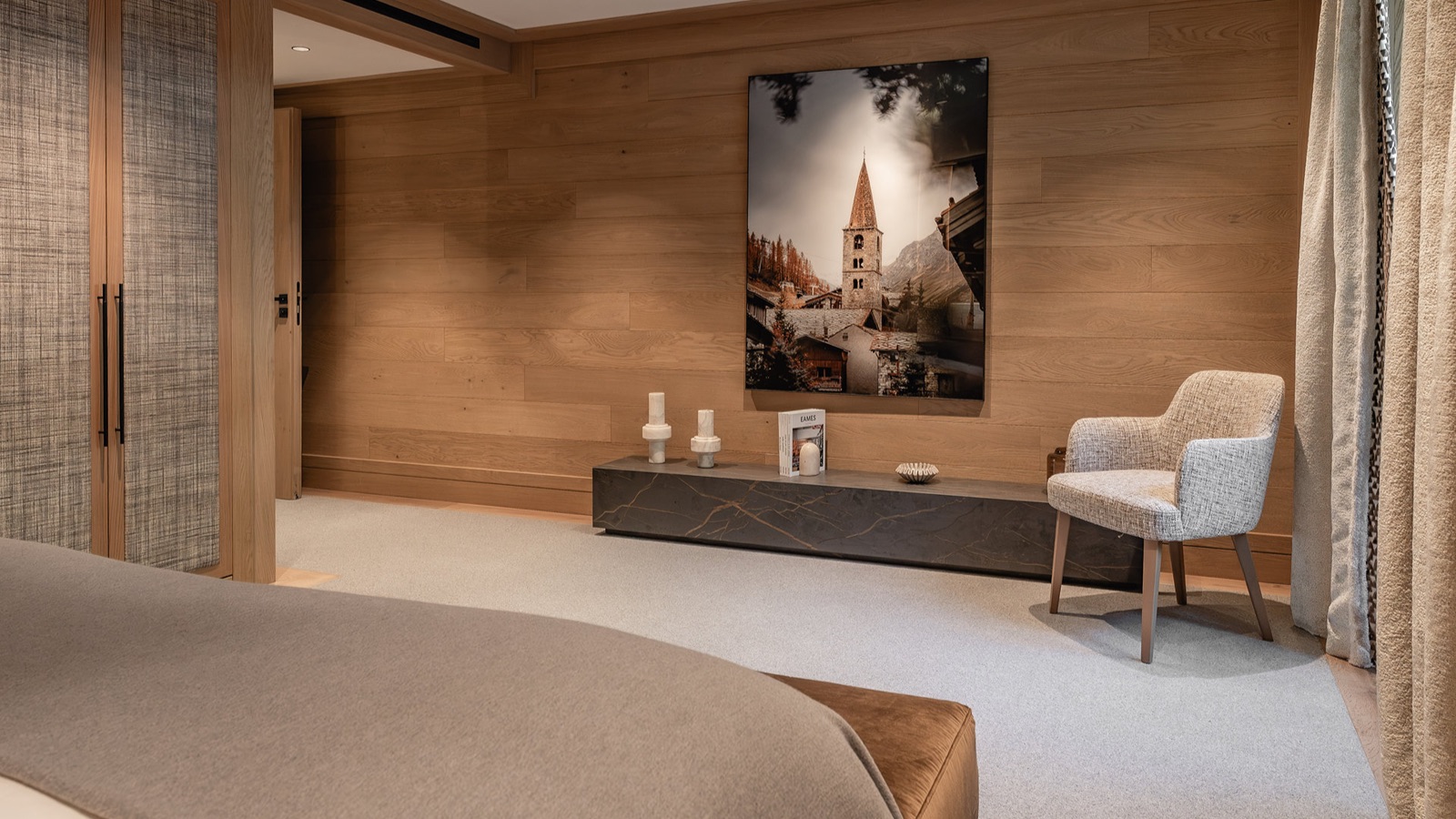Luxury-Ski-Resort-Val-D-Isere-Chalet-Le-Pistini-Oxford-Ski-bedroom4.jpg