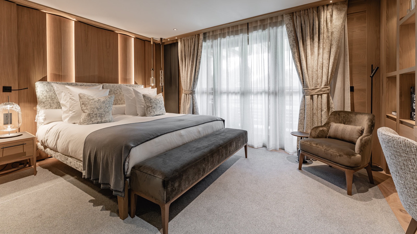 Luxury-Ski-Resort-Val-D-Isere-Chalet-Le-Pistini-Oxford-Ski-bedroom6.jpg