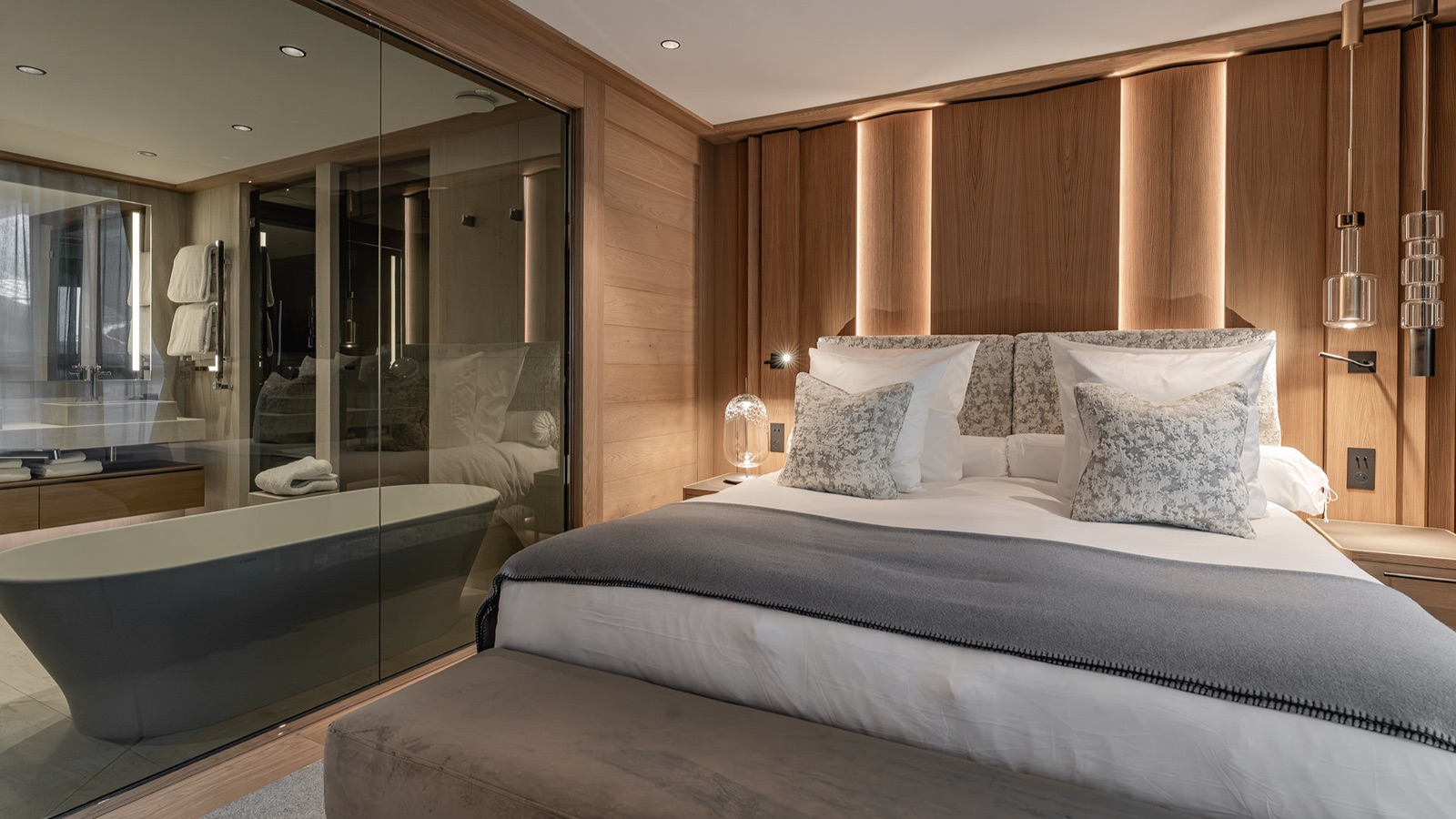 Luxury-Ski-Resort-Val-D-Isere-Chalet-Le-Pistini-Oxford-Ski-bedroom8.jpg
