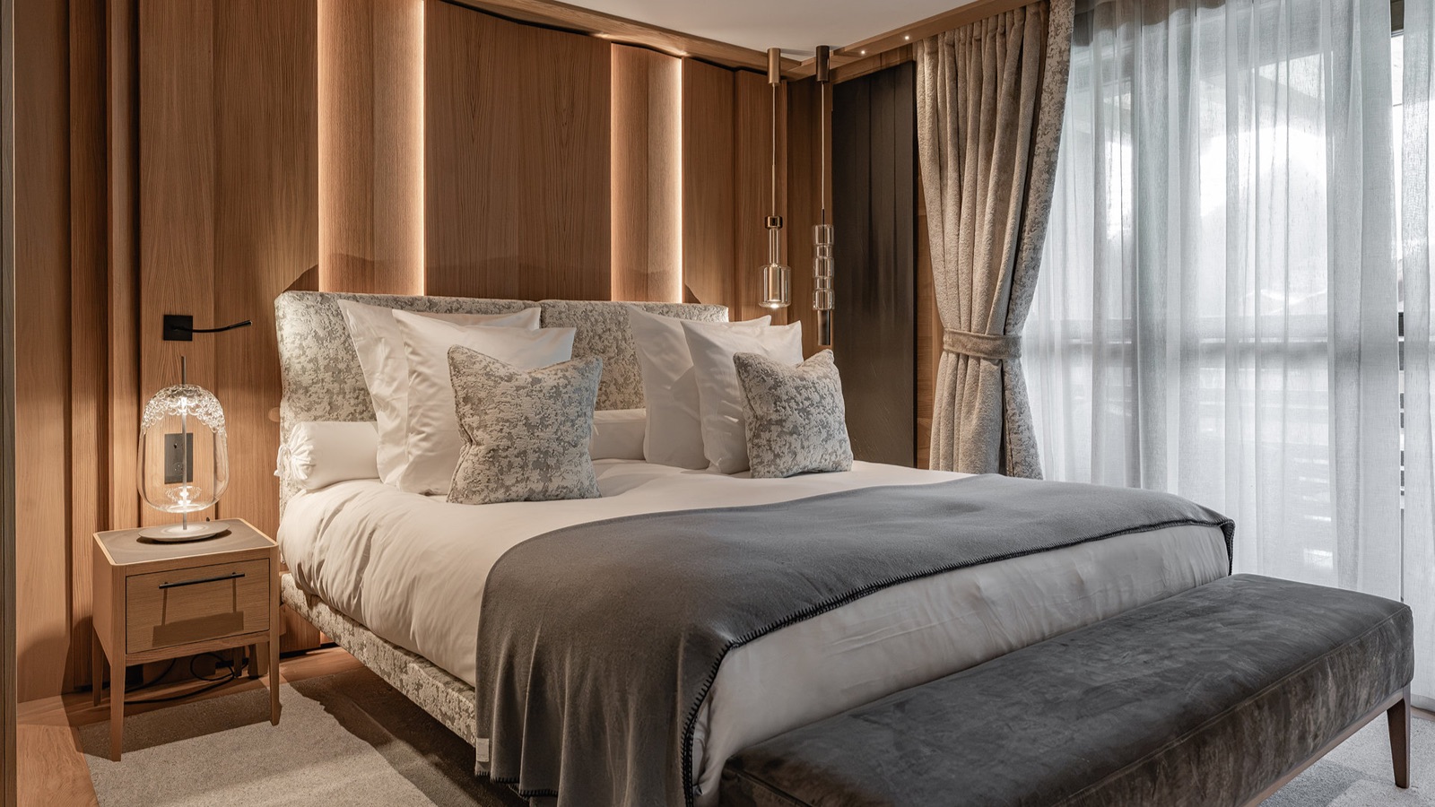Luxury-Ski-Resort-Val-D-Isere-Chalet-Le-Pistini-Oxford-Ski-bedroom9.jpg