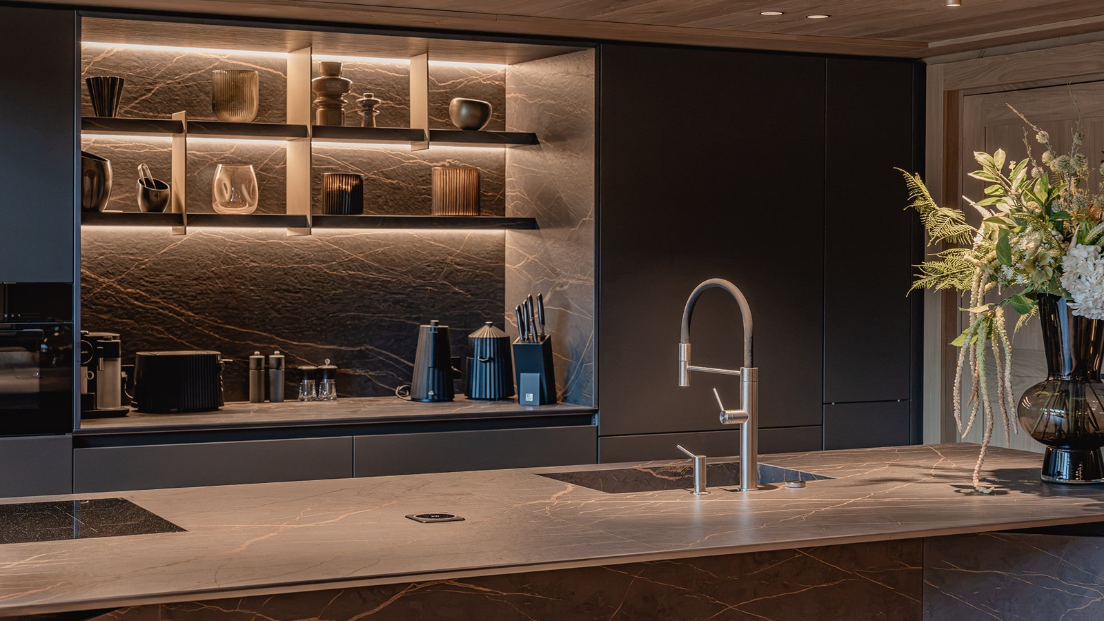 Luxury-Ski-Resort-Val-D-Isere-Chalet-Le-Pistini-Oxford-Ski-kitchen.jpg