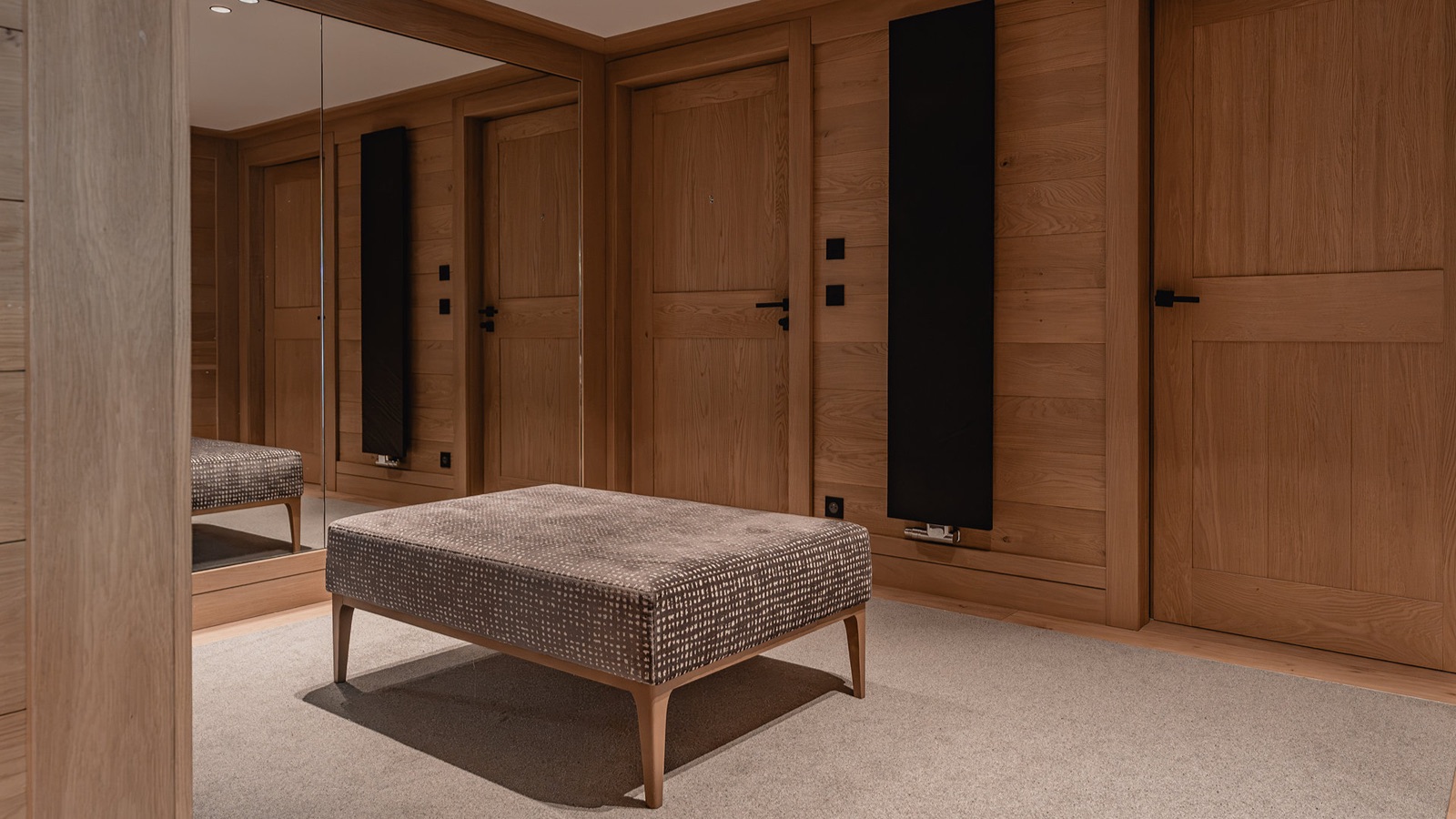 Luxury-Ski-Resort-Val-D-Isere-Chalet-Le-Pistini-Oxford-Ski-ski-room.jpg
