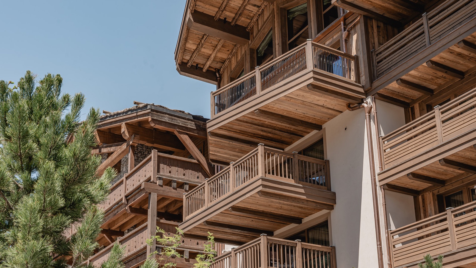 Luxury-Ski-Resort-Val-D-Isere-Chalet-Le-Pistini-Oxford-Ski-exterior.jpg