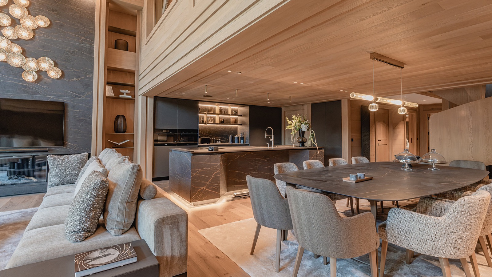 Luxury-Ski-Resort-Val-D-Isere-Chalet-Le-Pistini-Oxford-Ski-dining2.jpg
