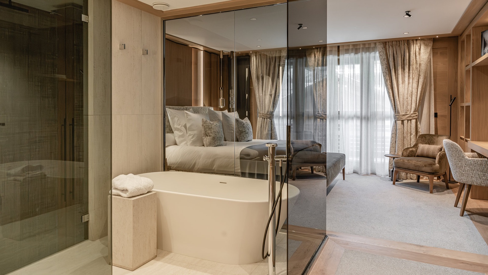 Luxury-Ski-Resort-Val-D-Isere-Chalet-Le-Pistini-Oxford-Ski-suite.jpg