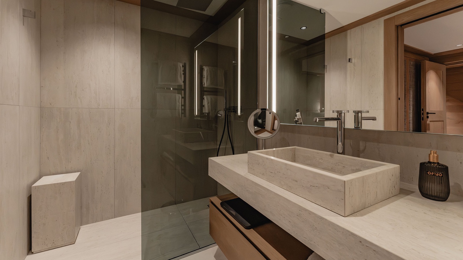 Luxury-Ski-Resort-Val-D-Isere-Chalet-L'Enjopa-Oxford-Ski-bathroom.jpg