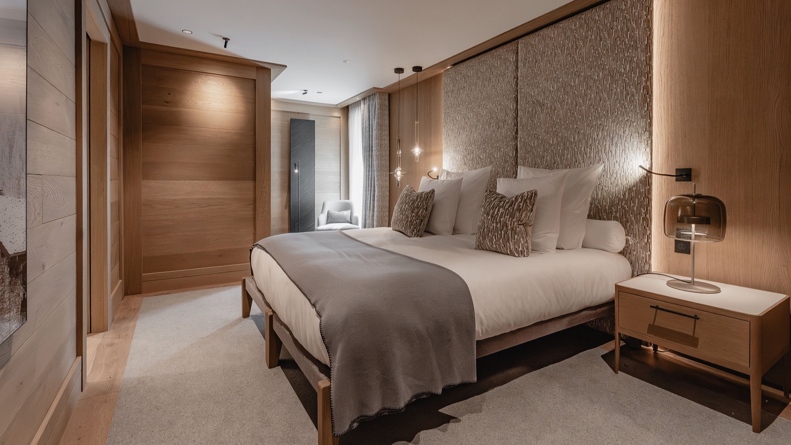 Luxury-Ski-Resort-Val-D-Isere-Chalet-L'Enjopa-Oxford-Ski-bedroom2.jpg