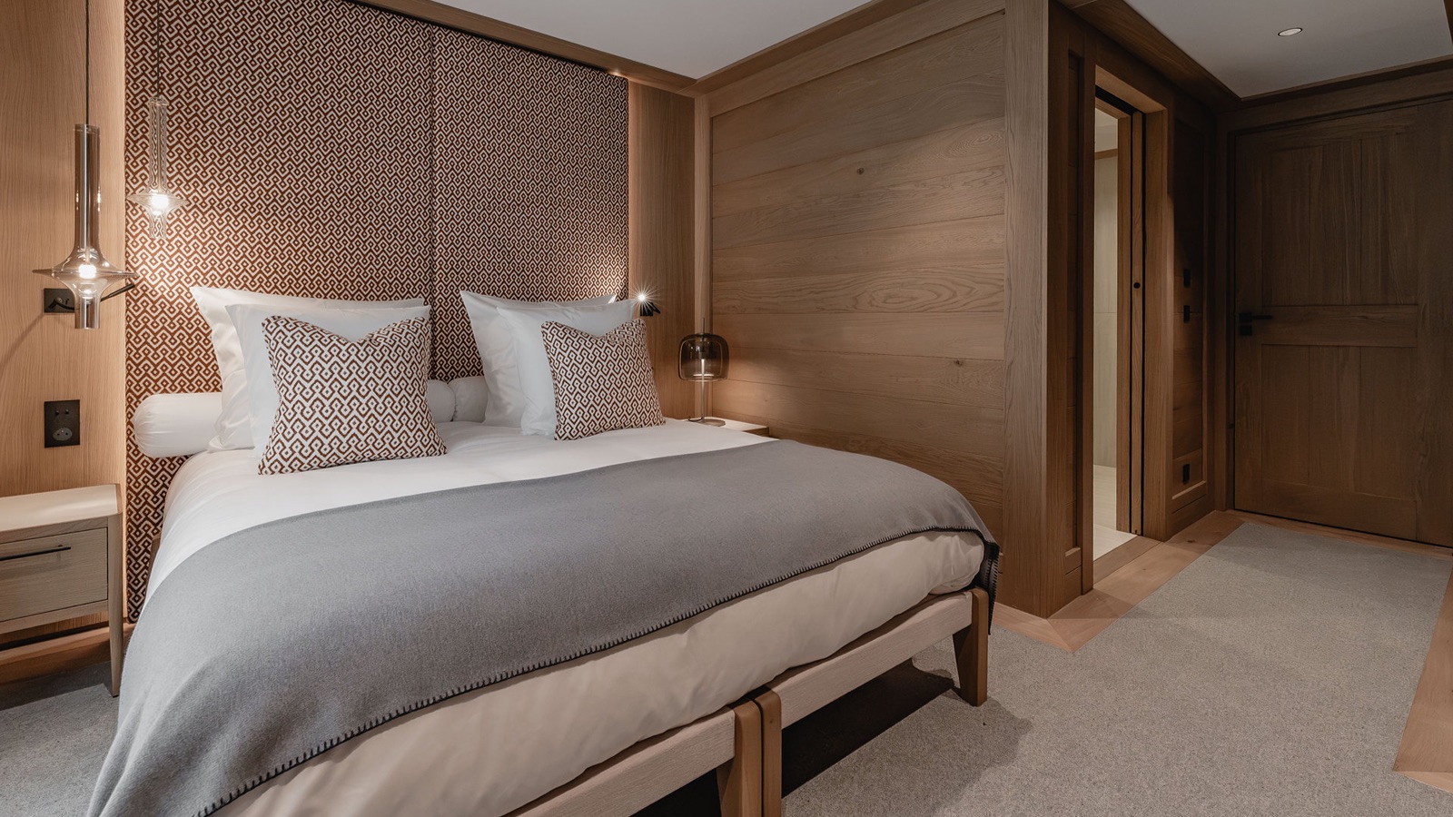 Luxury-Ski-Resort-Val-D-Isere-Chalet-L'Enjopa-Oxford-Ski-bedroom3.jpg