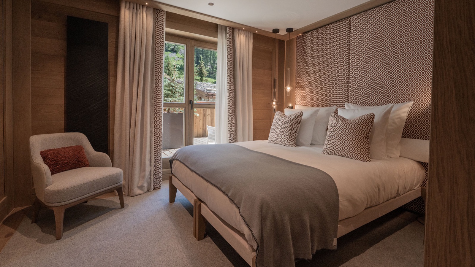 Luxury-Ski-Resort-Val-D-Isere-Chalet-L'Enjopa-Oxford-Ski-bedroom5.jpg