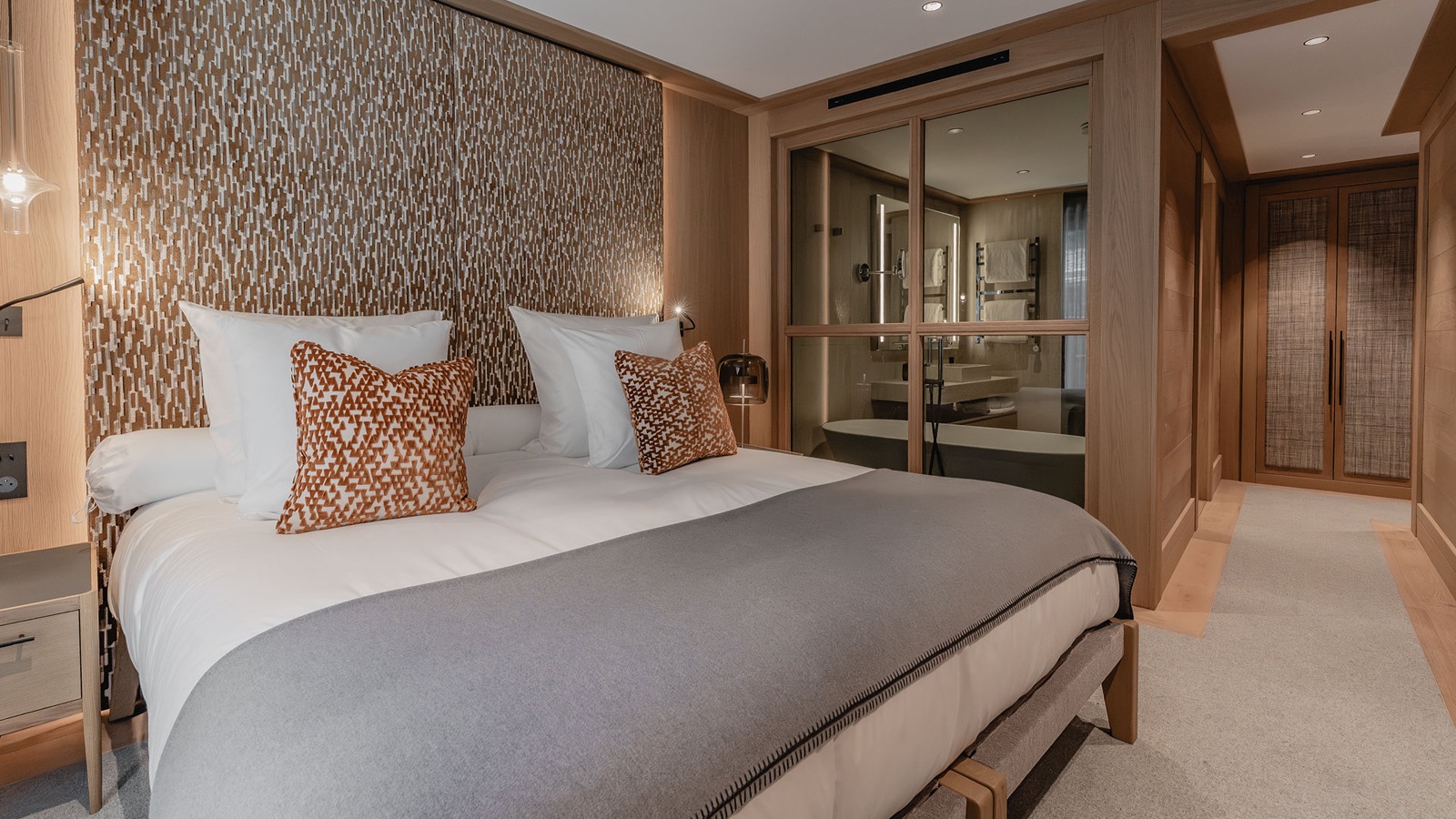 Luxury-Ski-Resort-Val-D-Isere-Chalet-L'Enjopa-Oxford-Ski-bedroom6.jpg