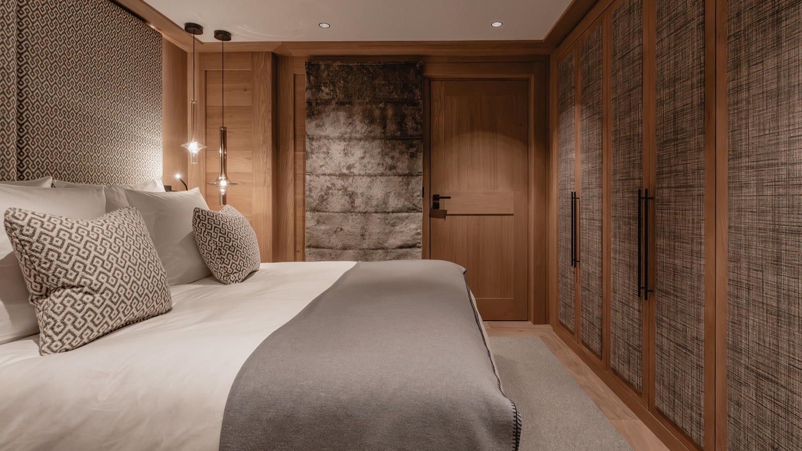 Luxury-Ski-Resort-Val-D-Isere-Chalet-L'Enjopa-Oxford-Ski-bedroom7.jpg