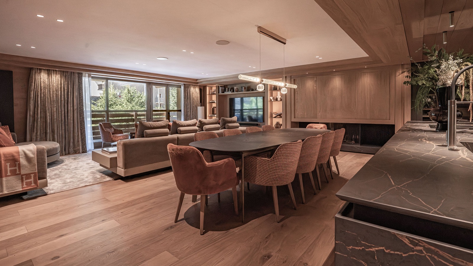 Luxury-Ski-Resort-Val-D-Isere-Chalet-L'Enjopa-Oxford-Ski-dining.jpg