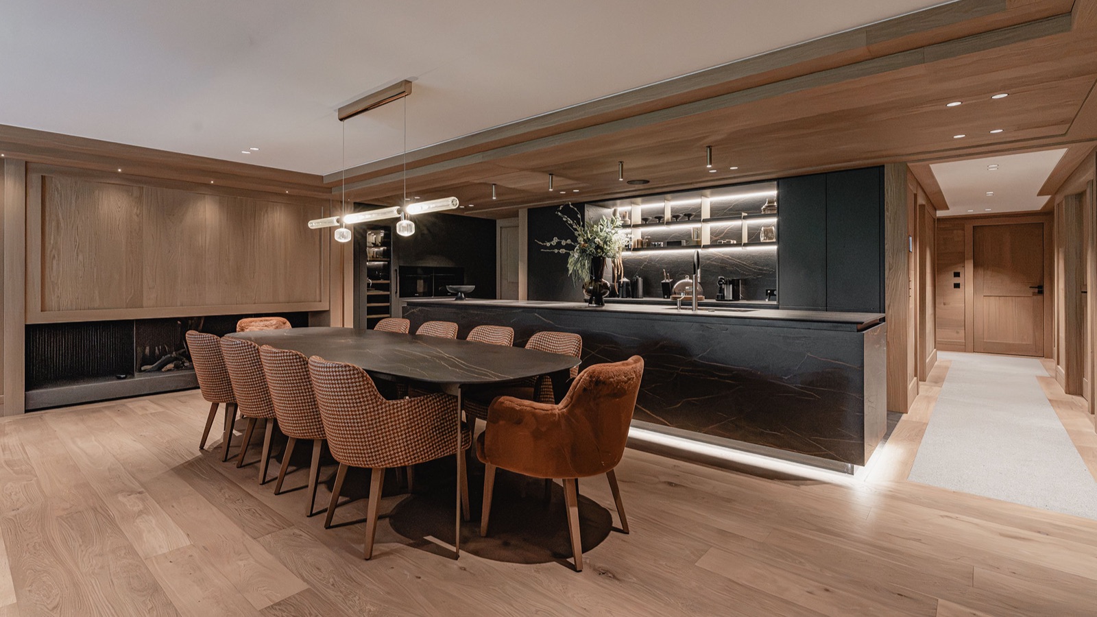 Luxury-Ski-Resort-Val-D-Isere-Chalet-L'Enjopa-Oxford-Ski-dining2.jpg