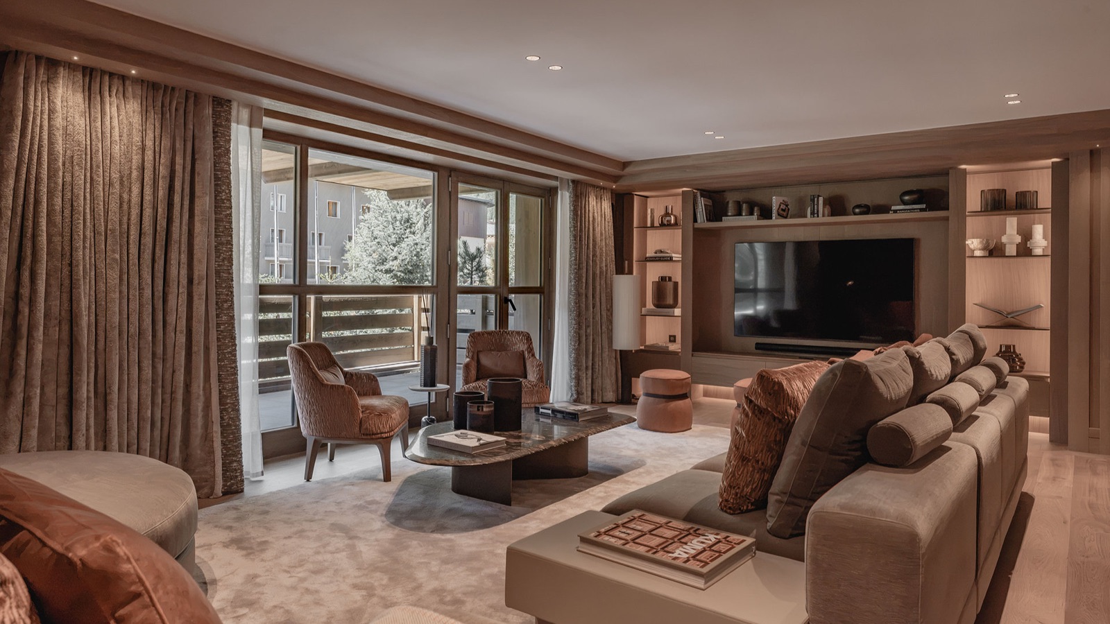 Luxury-Ski-Resort-Val-D-Isere-Chalet-L'Enjopa-Oxford-Ski-lounge.jpg