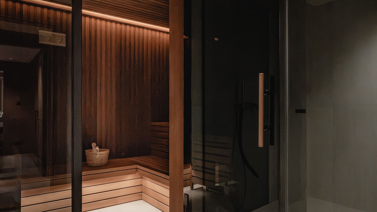 Luxury-Ski-Resort-Val-D-Isere-Chalet-L'Enjopa-Oxford-Ski-sauna.jpg