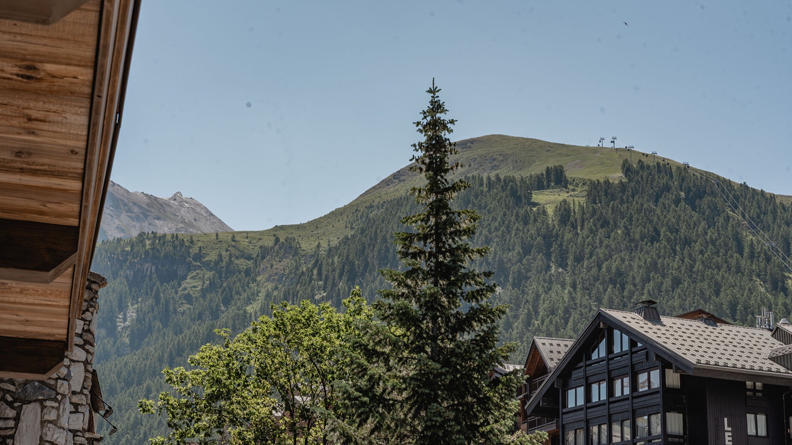 Luxury-Ski-Resort-Val-D-Isere-Chalet-L'Enjopa-Oxford-Ski-view.jpg