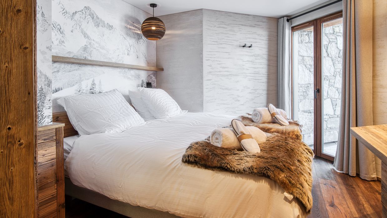Luxury-Ski-Chalet-Tignes-Eden-Roc-OSC-Bedroom (2).jpg